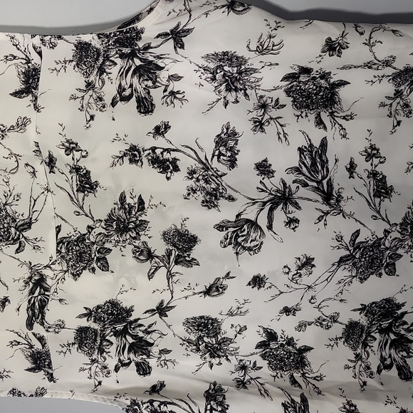 Roz & Ali Women's Floral Black & Ivory Cream Short Sleeve Ruffle Blouse - Picture 7 of 8